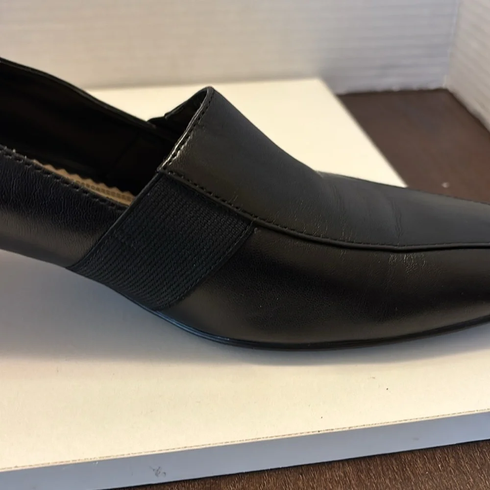 Naturalizer Black Leather Loafers Sleek Flats